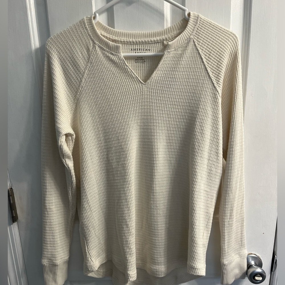 American Eagle off-white waffle pattern long sleeve shirt